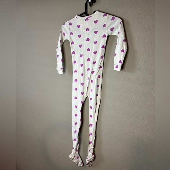 Gap Kids Footie Pajamas Size 5 White and Purple Hearts - Picture 4 of 4